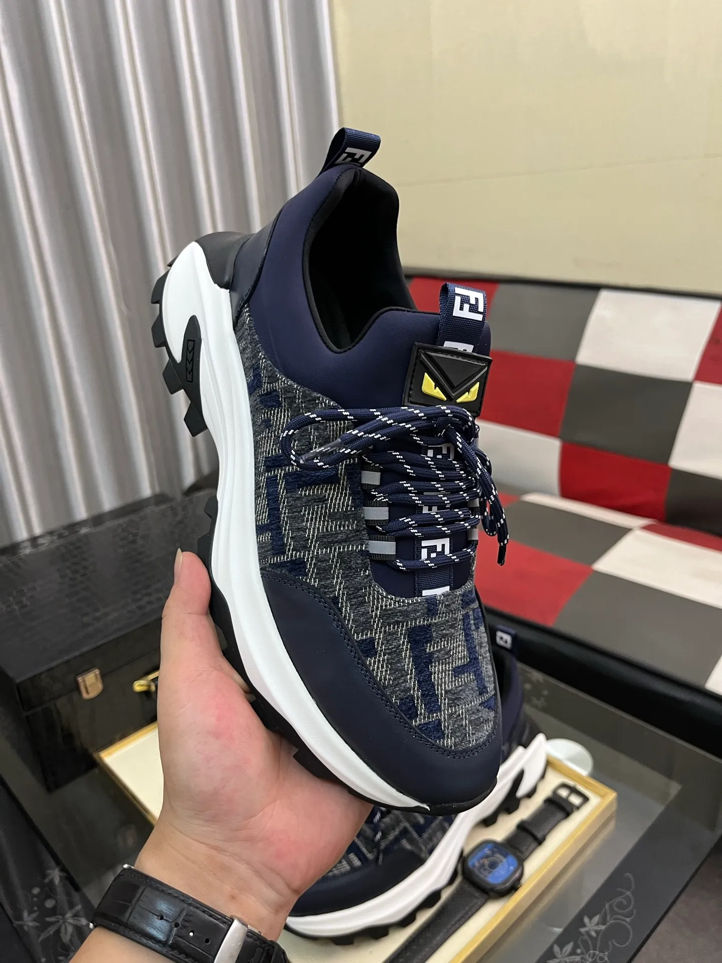 Men's Men's Shoes💰458⌚️⌚️[FENDI] Fendi's classic and comfortable men's, this complex sneaker is made of soft calfskin➕genuine leather lining➕original ultra-light rubber material with rough outsole. This unique light style is suitable for the casual and refined sensibility of this season. It is comfortable and natural on the feet. It is an everyday style for casual travel in autumn and winter! 38−443️⃣colors available